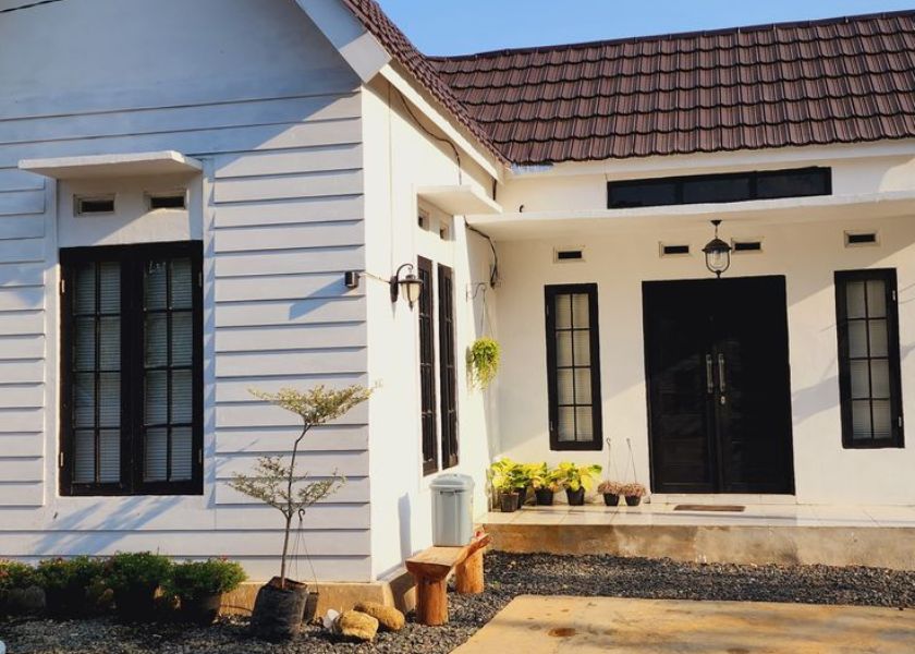Lampu Gantung di Teras Rumah